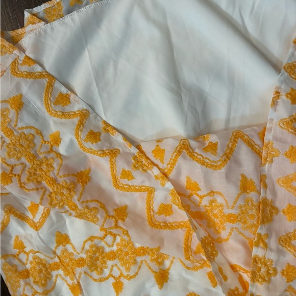 Yellow and White embroidered skirt and top for Casual Resort Wear. L new - Picture 7 of 10